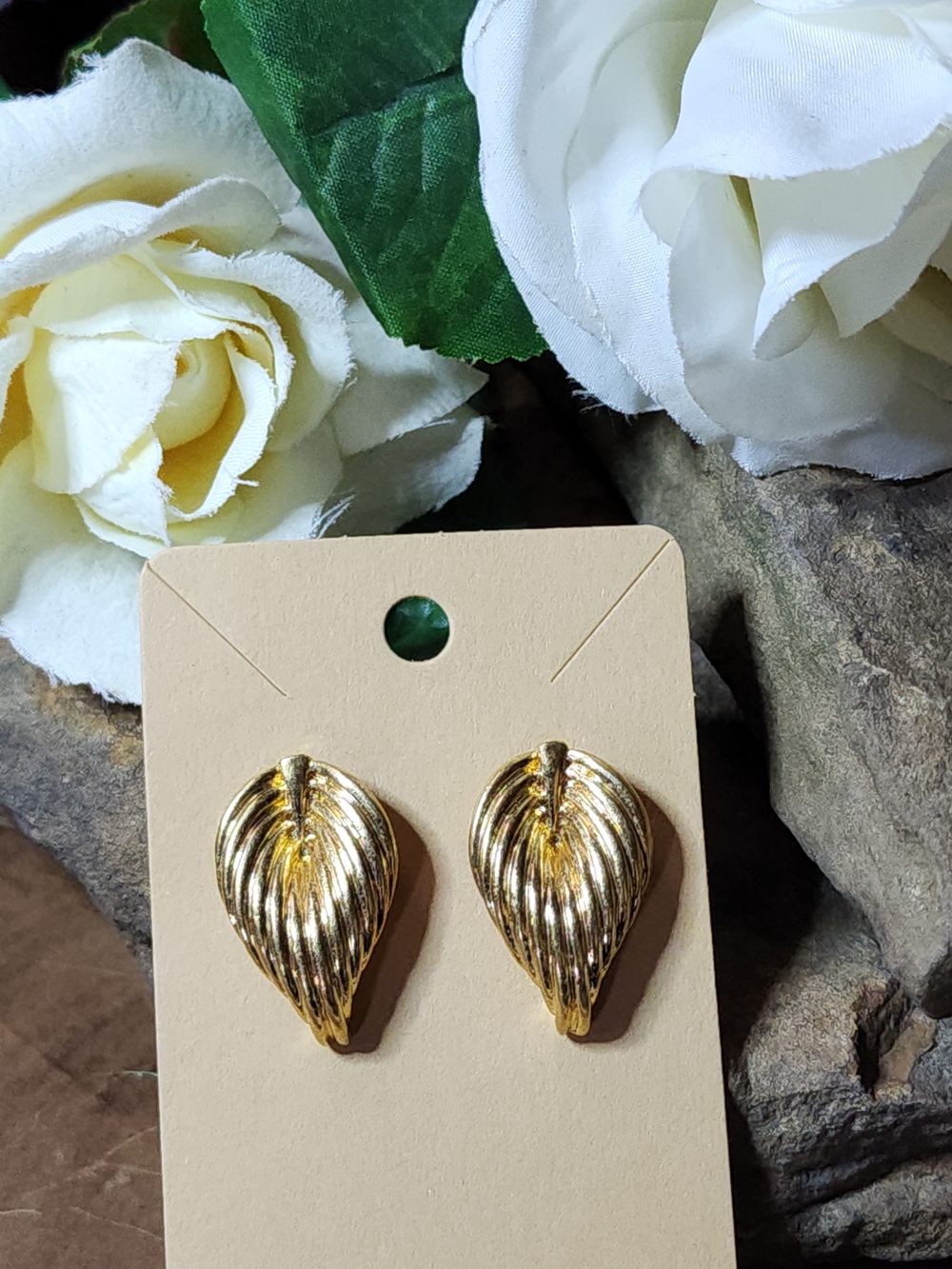 Vintage Avon Gold Toned Leaf Dome Stud Earrings